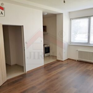 Kolín 4, čp. 608, byt č. 18, obývací pokoj s kk